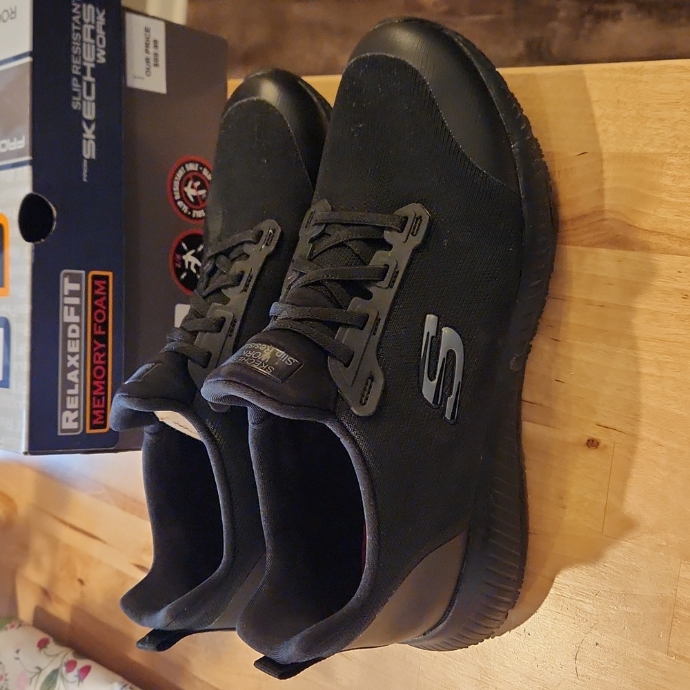 Sketchers memory foam shoes
